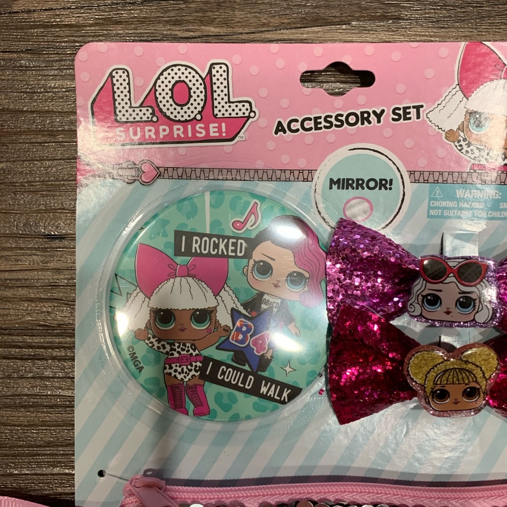 L.O.L. Surprise! Bow, Bag, & Mirror Purse Set LOL Gift Set - Picture 4 of 6